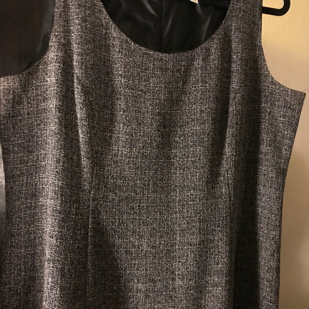 Sleeveless professional dress